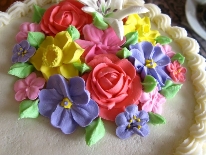 How to make a flower icing decoration