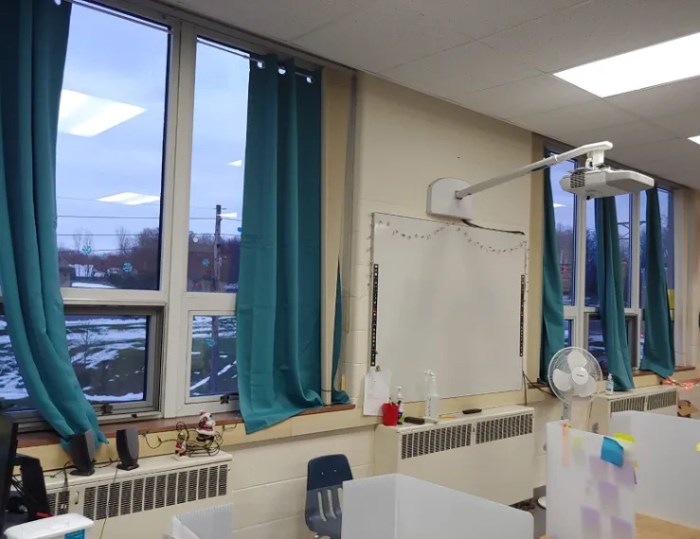 How to decorate a classroom window